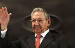 Raúl Castro ite que se necesitan cambios, pero quiere defender el socialismo de todos modos