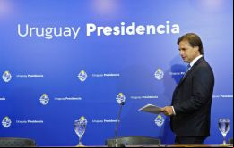 Otras medidas restrictivas permanecerán vigentes hasta el 16 de mayo, anunció Lacalle.