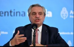 “La impartición de clases se realizará exclusivamente de forma remota” en áreas etiquetadas como de “alarma epidemiológica y sanitaria”, dijo Fernández.