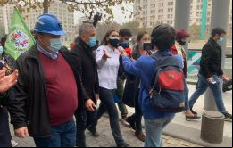 Cuando llegue el momento de reactivar la economía, los empleadores abusivos ofrecerán salarios aún más bajos, advirtió Figueroa.