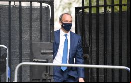 El embajador de la UE tendrá un estatus consistente con los jefes de misión de los estados, explicó Raab.