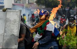 Duque habló con sus tropas mientras enviaba las fuerzas para militarizar la región del Cauca alrededor de Cali.