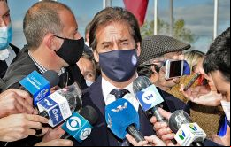 “No es que la persona que no está vacunada no pueda entrar”, amplió Lacalle.