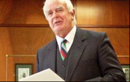 . MLA Edwards reveló que el gobierno de las Falklands cuenta con 743 personas, , y de acuerdo a un reciente incremento ese número ascenderá a 764.  