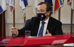 El ministro Falero será operado para la extirpación de un tumor cerca de su ojo
