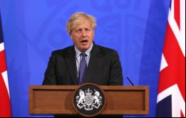 Johnson tomó esta decisión en un intento por evitar una ola de nuevas hospitalizaciones.