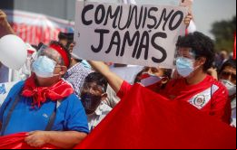 Los peruanos más ricos temen que la propiedad privada y el ahorro de dinero estén en riesgo bajo un gobernante asociado al chavismo.
