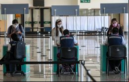 Aquellos que se salten la cuarentena serán multados y perderán sus privilegios de pase de movilidad.