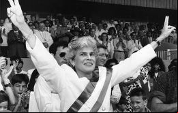 La ex propietaria de La Prensa, Violeta Chamorro, había vencido a Ortega en las elecciones de 1990.