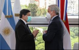 Paraguay sigue la posición de la República Argentina con respecto a los debates dentro del Mercosur, dijo Acevedo a Solá.