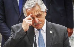 Fernández ofreció la mitad de su salario a la ciencia en compensación por violar lo que él mismo había decretado