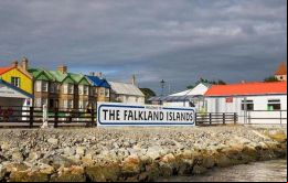 Las Falklands/Malvinas hoy son un territorio autónomo, con su propia Constitución, su propio gobierno y su propia judicatura