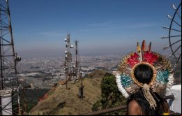 Se cree que se hablan más de 250 idiomas en todo Brasil, de los cuales 180 pertenecen a pueblos indígenas.
