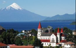 Con los cruces terrestres cerrados, quieren que al menos el aeropuerto de Puerto Montt sea reabierto a viajes internacionales