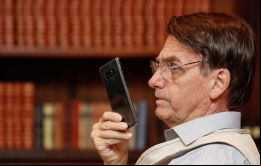 O Globo accedió a un nuevo número a través del cual Bolsonaro envió mensajes de texto a sus allegados