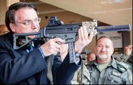 El ex capitán del Ejército prefiere los rifles a los frijoles