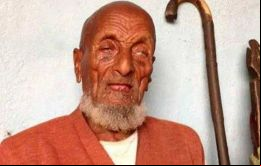 Otros parientes creían que tenía 137 años y fue bautizado a los 10 porque antes no había ningún clérigo en la ciudad.
