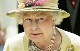 La reina aceptó a regañadientes el consejo médico de descansar durante los próximos días, informó el Palacio de Buckingham.