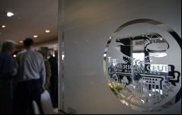 El fin del American Club marca un cambio en la economía y la demografía del país.