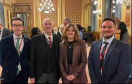  El representante  de las Falklands en Londres Richard Hyslop, Sir Lindsay Hoyle, la Legisladora Teslyn Barkman y Michael Betts