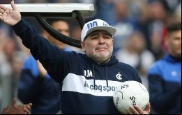 Maradona tenía un cuerpo privilegiado, explicó el doctor Castro
