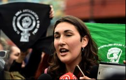 La extrema derecha busca que prevalezca el miedo, pero tenemos que hacer que prevalezca la esperanza, dijo Schneider.