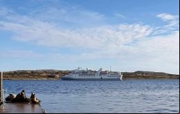 Silver Explorer, cumplió con todos los protocolos a su llegada al puerto de Stanley (Foto Sulivan Shipping Ltd) 