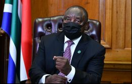 Lo único que hará la prohibición de viajar es dañar aún más las economías de los países afectados, dijo Ramaphosa.