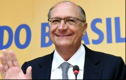Alckmin dijo que planeaba postularse nuevamente para gobernador de São Paulo, pero solo habló de política nacional con la prensa.