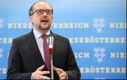 En Austria son pocos los que relacionan la partida de Schallenberg con su mandato de vacunación y las manifestaciones callejeras subsiguientes