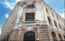 Antelo ha sido acusado de tráfico ilícito de armas, falsedad material y resoluciones contrarias a la Constitución y las leyes.