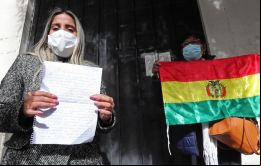 Se dice que círculos antivacunas y covidoscépticos están también detrás de estas versiones