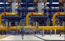 Los países de la OPEP+ han estado suavizando lentamente los recortes de producción establecidos para respaldar los precios cuando la demanda se había desplomado en 2020
