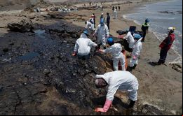 Mamani dijo que ya se recuperaron 4.225 barriles del mar y las playas