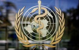 Más casos en todo el mundo provocan más muertes, pero ómicron sigue siendo menos grave que las formas anteriores de COVID-19
