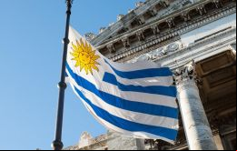 La posición y la puntuación de Uruguay la convierten en la única democracia plena de América Latina, dado que Chile bajó varios puntos de 2020 a 2021