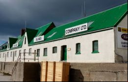 La Falkland Islands Company es la empresa más grande de las Islas, establecida hace más de 170 años y con todo un abanico de negocios y servicios 