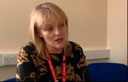 Contamos con más información sobre el virus, tenemos más recursos de testeo y somos una nación vacunada, argumentó la Dra. Beccy Edwards 