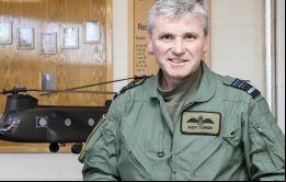 El oficial Turner, mariscal del aire, integra la cúpula de mando de la RAF 