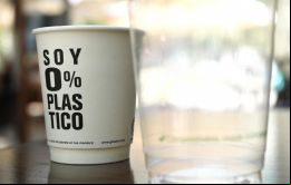 Parte de este plástico incluso es consumido por humanos a través de la sal.