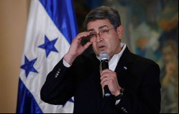 Se desconocía si Hernández estaba en su domicilio, pero agentes del orden rodearon su residencia a la espera de un fallo sobre su extradición.