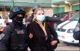 Manifestantes a las puertas del penal retrasaron la hospitalización de Áñez