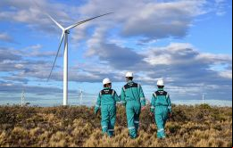 “Un parque eólico es energía limpia para crecer y para desarrollarnos necesitamos energía”, dijo la gobernadora Alicia Kirchner.