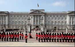 El Palacio de Buckingham permanecería como cuartel general de la monarquía