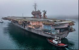 El USS Kitty Hawk fue el último portaaviones en el servicio de la Marina de los EE. UU. propulsado por combustible diesel