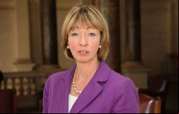 Según el comunicado oficial Ms Alison Blake CMG asumirá el cargo de gobernadora en julio próximo
