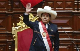 Castillo está acusado de presunta corrupción y también de traición a la patria por declararse abierto a un referéndum para otorgar a Bolivia una salida al mar