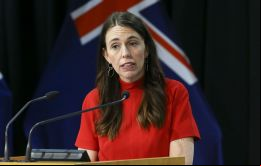 Puedes llamarlo una crisis, una emergencia, un shock. El punto es que debemos hacer algo al respecto, dijo Ardern al reconocer que su país estaba en crisis.