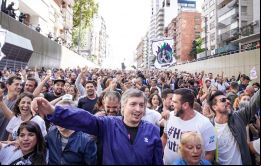 “Hoy el pueblo argentino volvió a llenar la Plaza de Mayo”, publicó CFK en Twitter