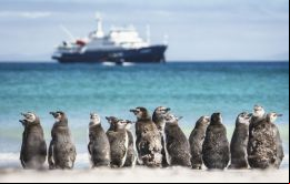 El mapa de las Islas y su entorno marino muestra las áreas propuestas como Reservas de Marina Natural, que incluye cinco puntos, A hasta E